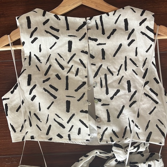Black and white cut out tie mini dress - Picture 2 of 3